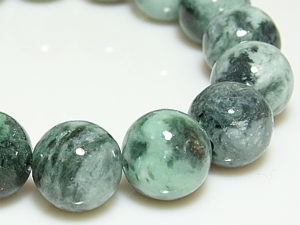 翡翠の意味と石言葉 花翡翠やピンク翡翠とはどう違うの 運気アップしてハッピーを引き寄せる開運ブログ